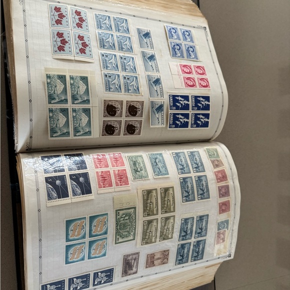 Classic Stamp Collection Album - Picture 9 of 11